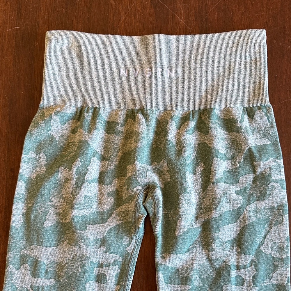 NVGTN Women’s Green Camo High-Waist Leggings